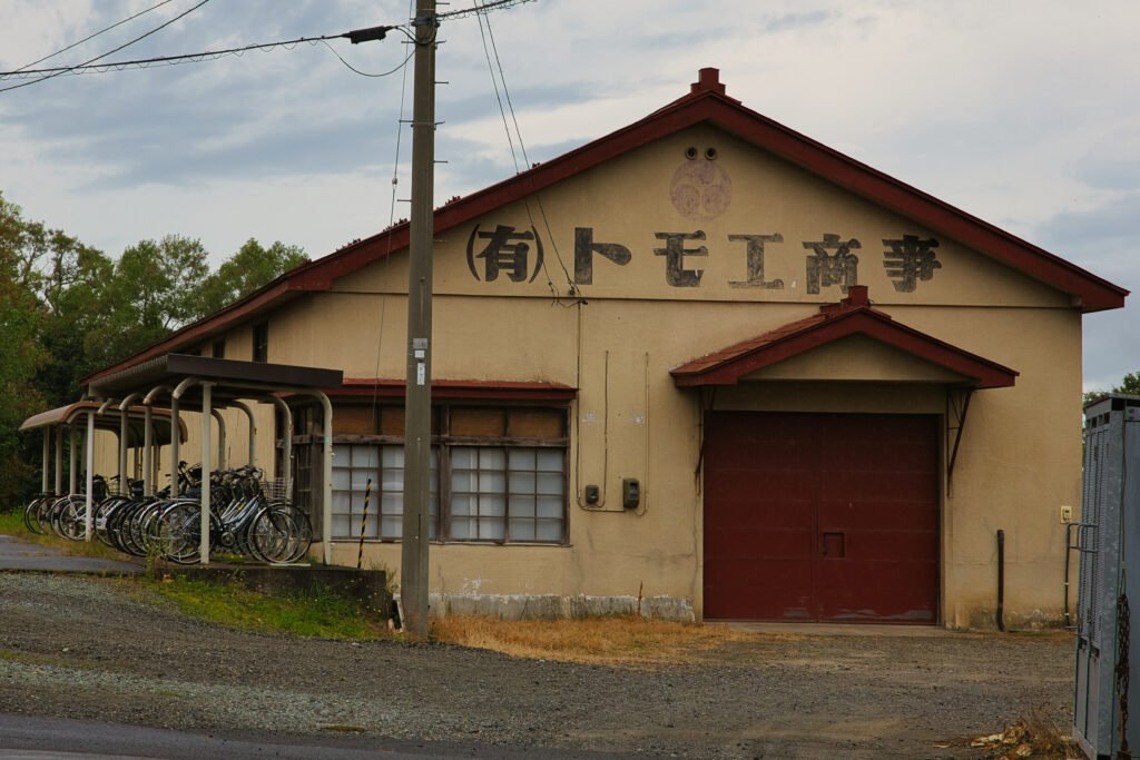 トモエ商事
